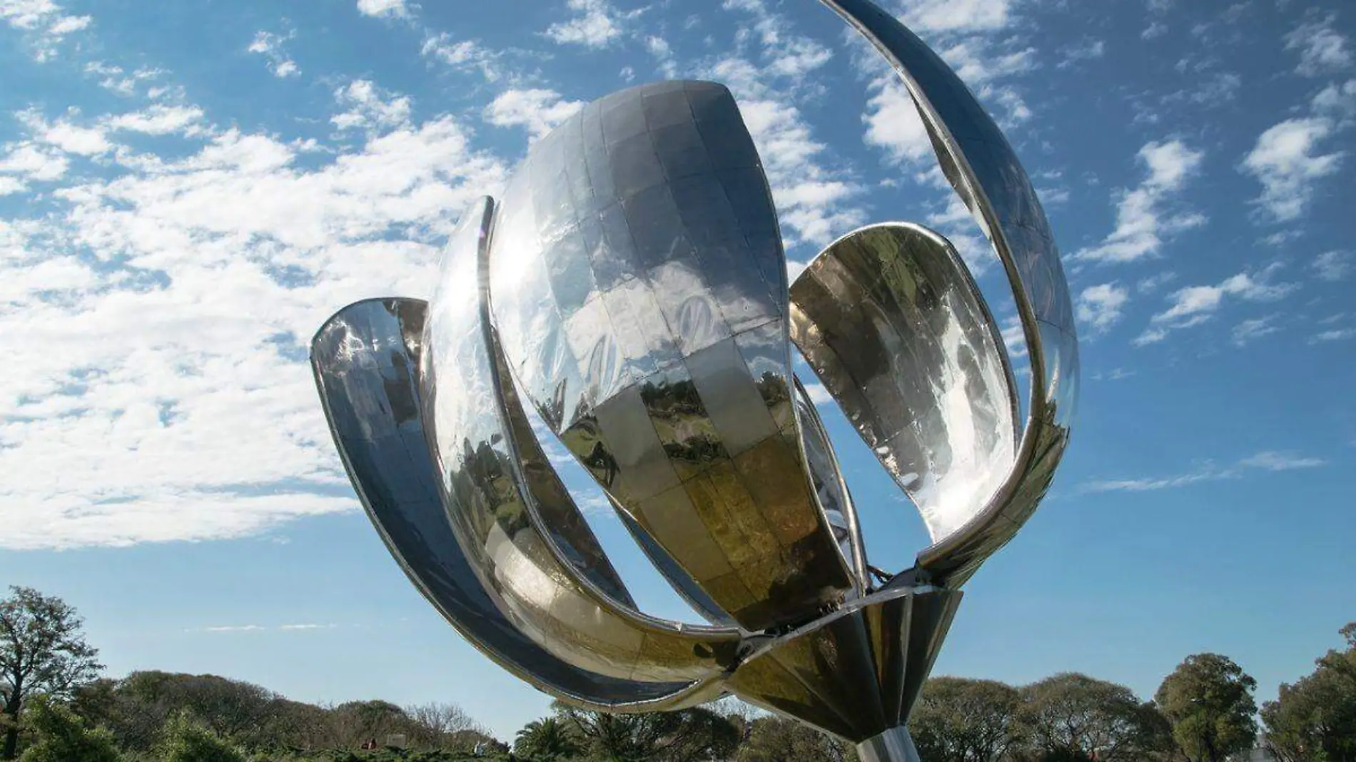 Floralis Genérica-Argentina-tormenta